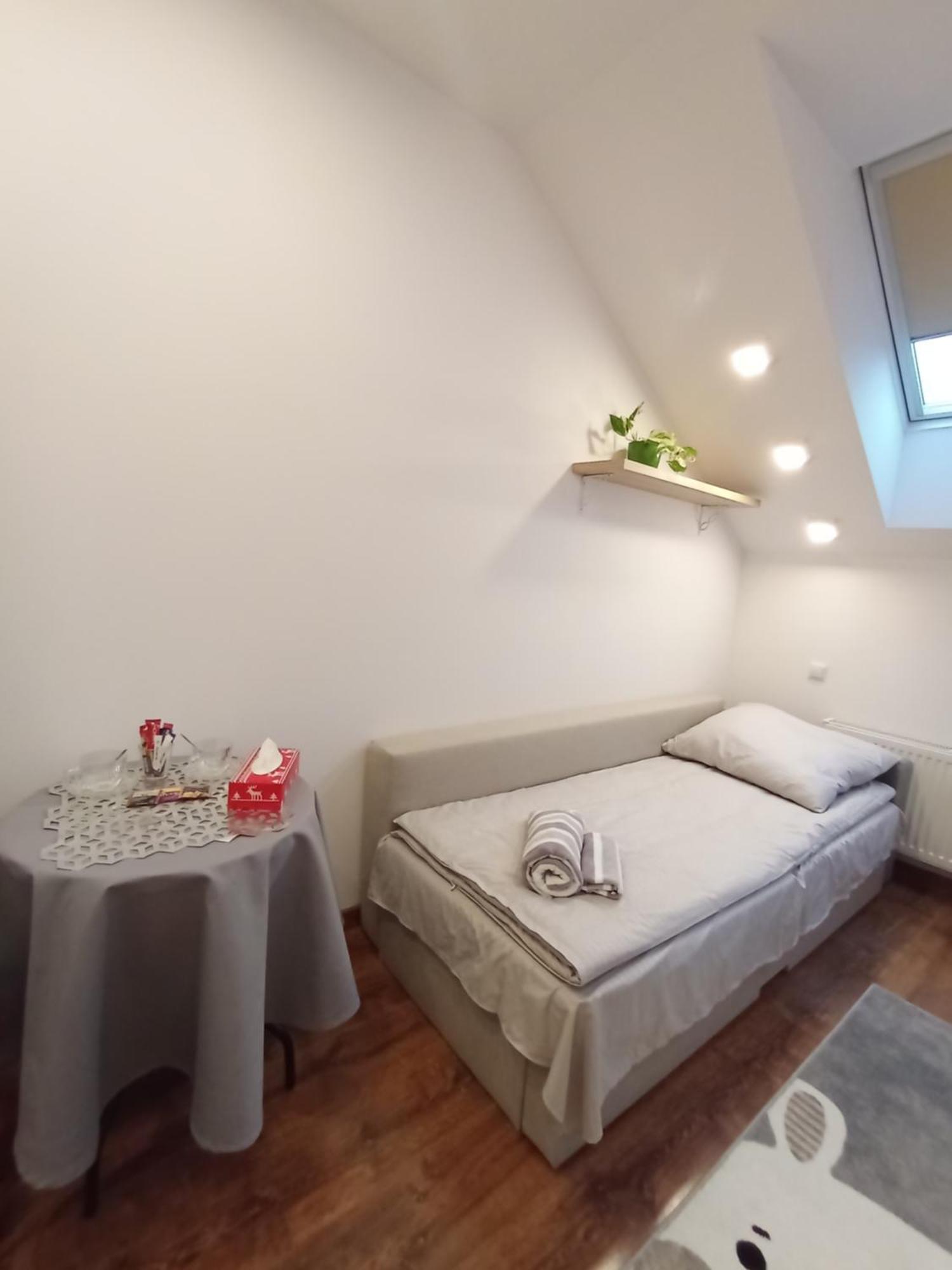 Varzob Guest house Warsaw